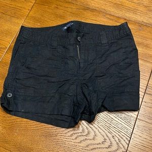 Women’s cotton shorts, gap size 0, cuff and button detail, black, EUC
